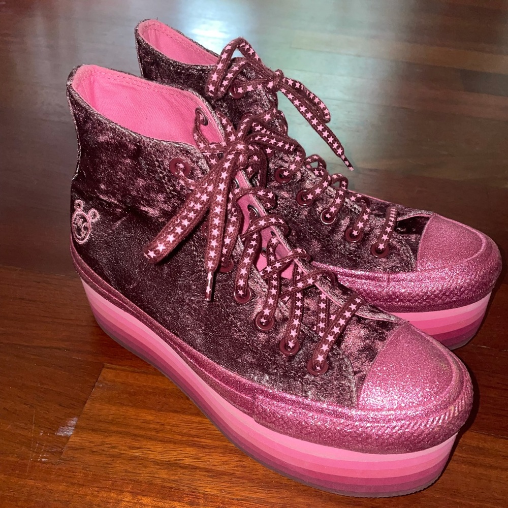 Like new Miley Cyrus platform burgundy converse